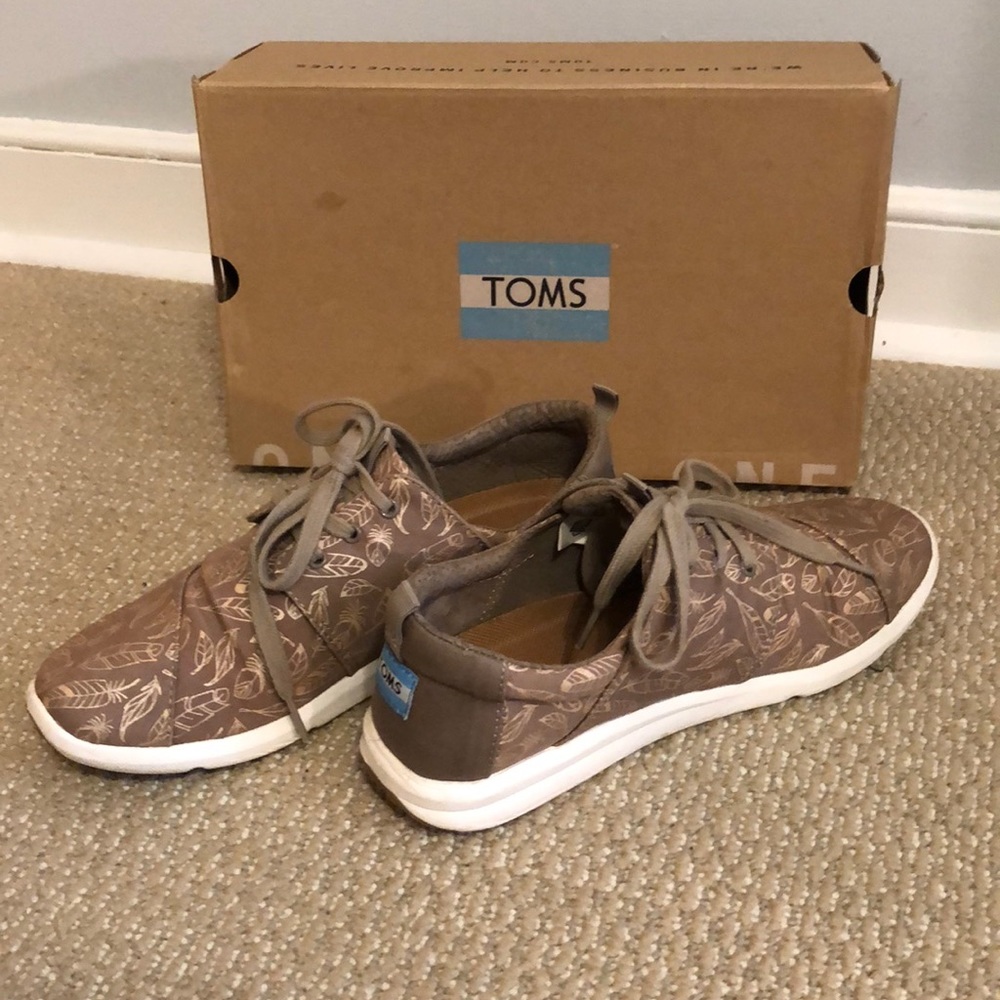 Toms